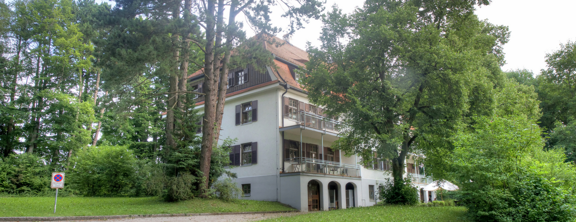Das Landhaus am Kaiserweiher.